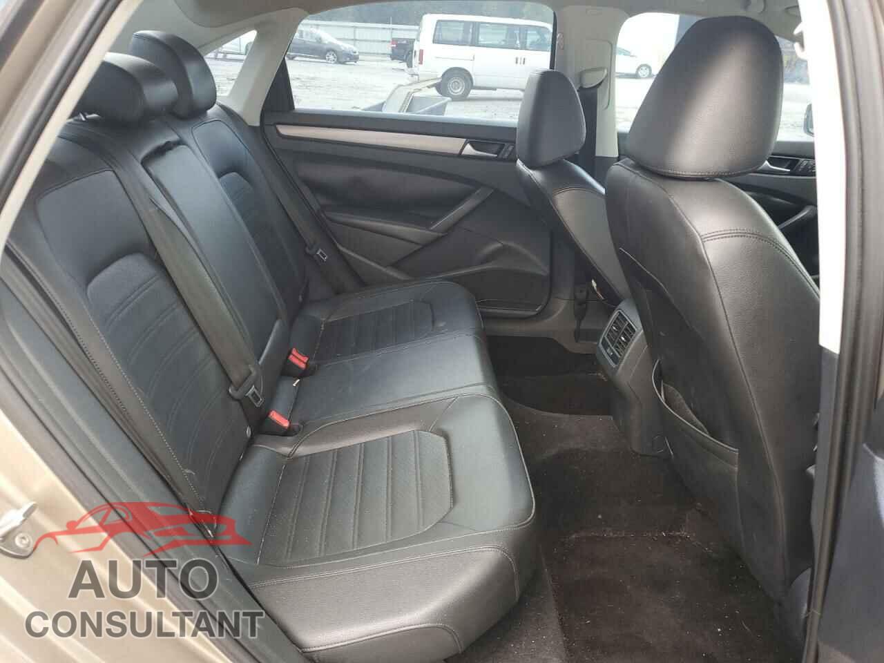 VOLKSWAGEN PASSAT 2015 - 1VWBS7A31FC054349
