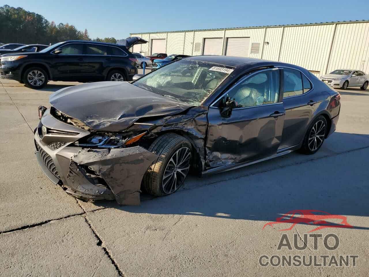 TOYOTA CAMRY 2018 - 4T1B11HK6JU102703