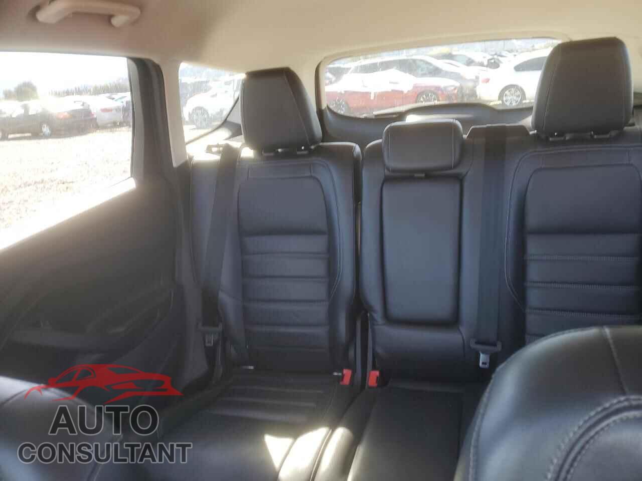 FORD ESCAPE 2017 - 1FMCU9J90HUC98973