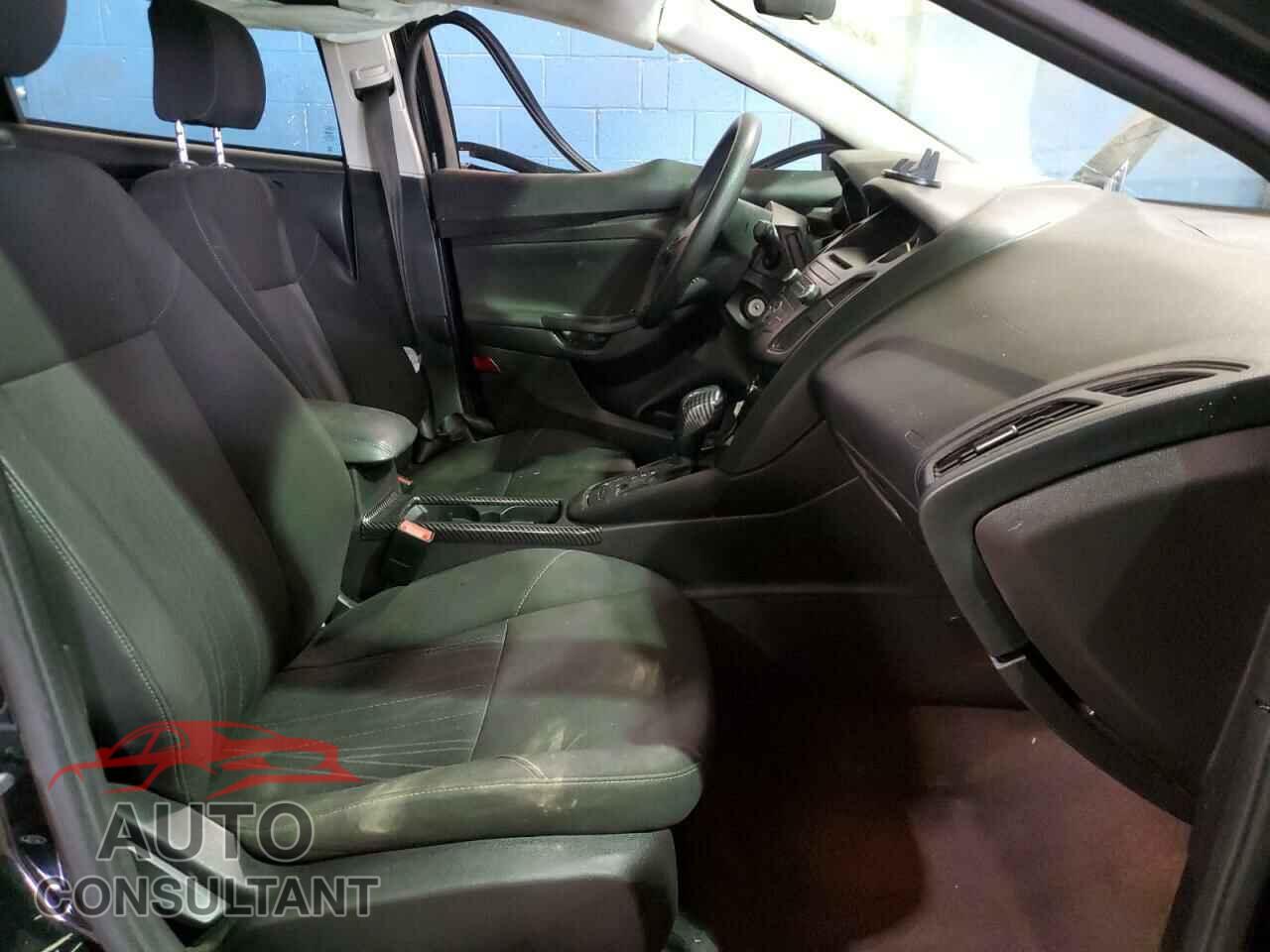 FORD FOCUS 2015 - 1FADP3F28FL218403