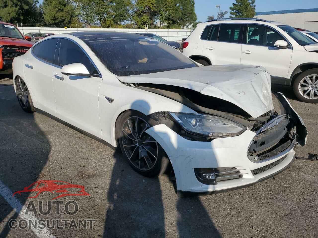 TESLA MODEL S 2013 - 5YJSA1CG8DFP12090
