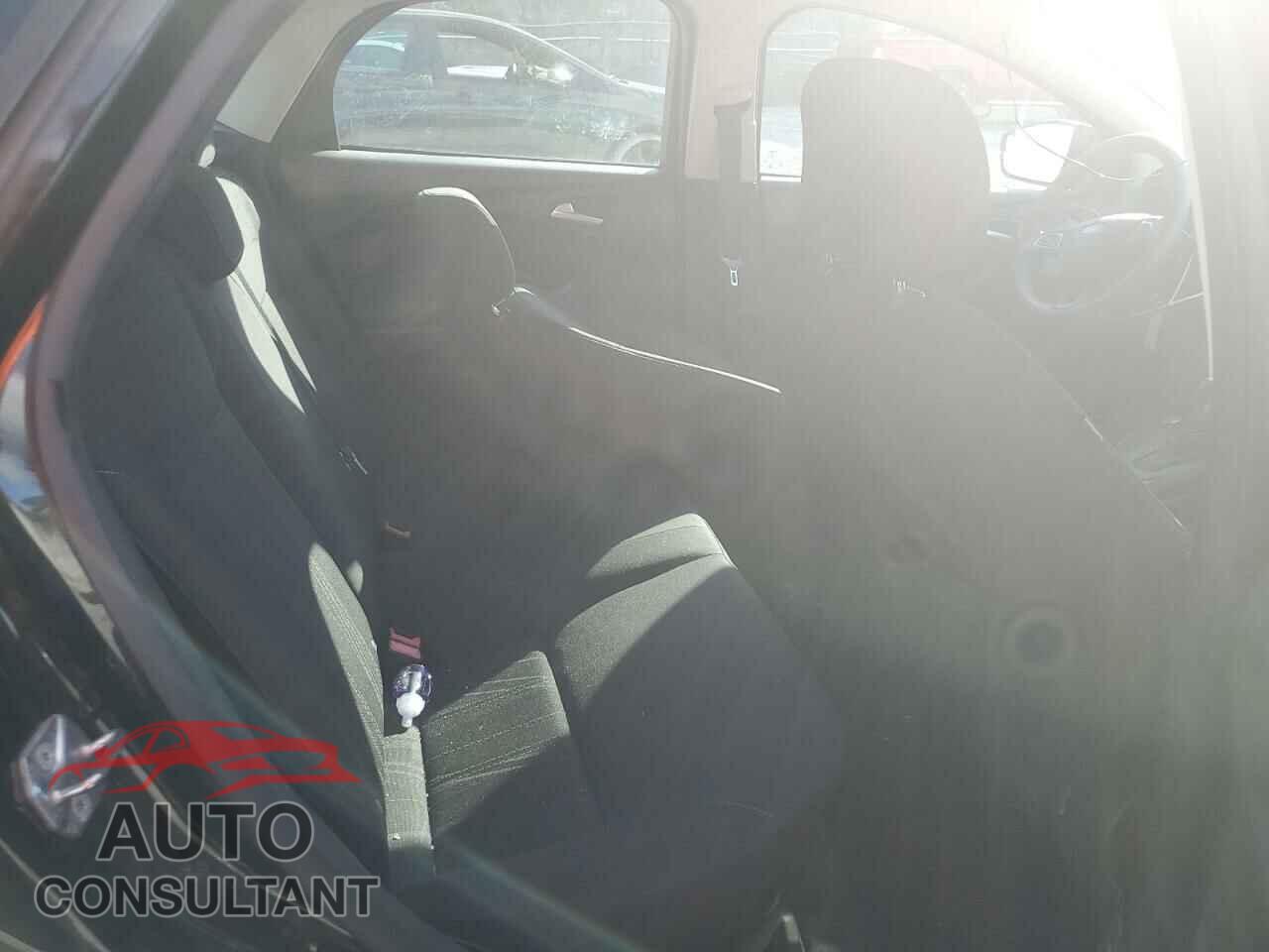 FORD FOCUS 2015 - 1FADP3F26FL205682