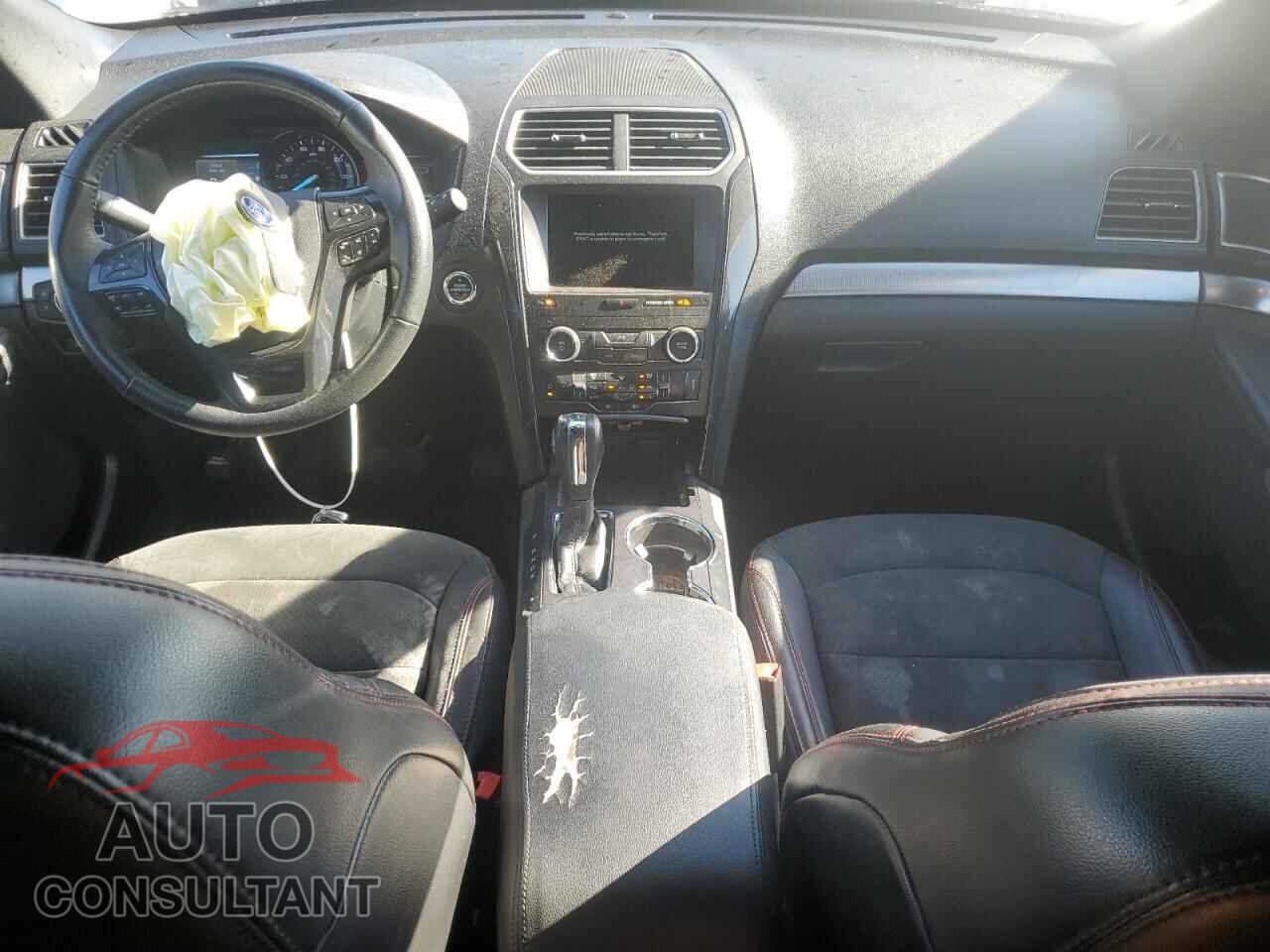 FORD EXPLORER 2018 - 1FM5K7D8XJGB86952