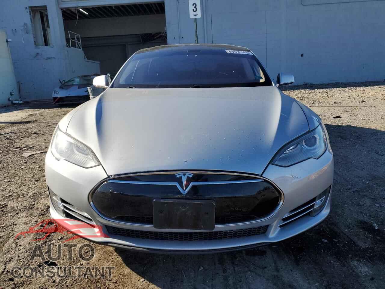 TESLA MODEL S 2013 - 5YJSA1CG8DFP09688