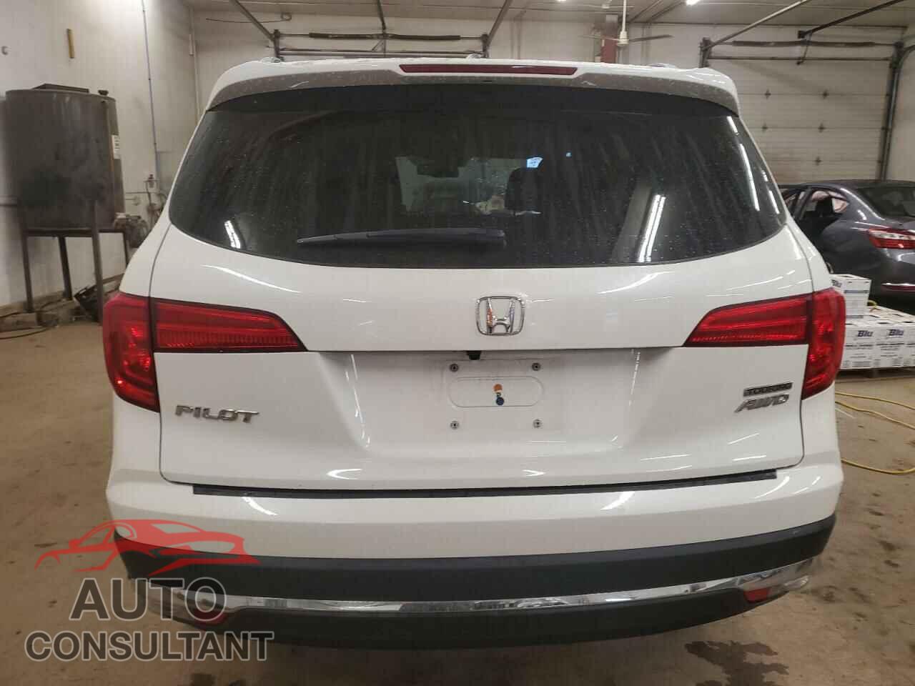 HONDA PILOT 2017 - 5FNYF6H96HB044332