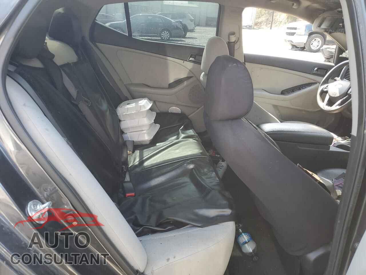 KIA OPTIMA 2011 - KNAGM4A79B5158894