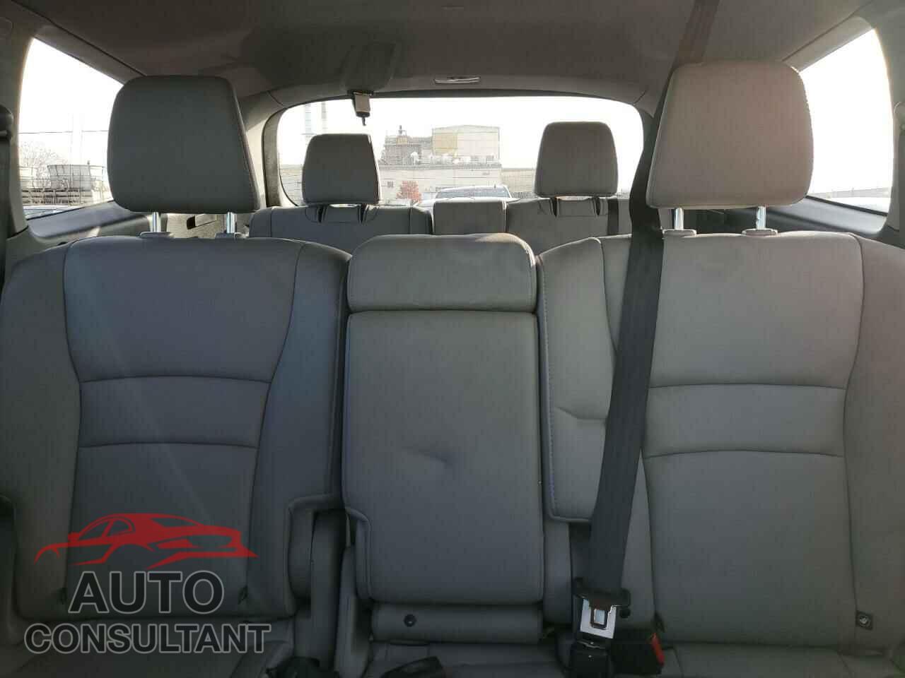 HONDA PILOT 2017 - 5FNYF6H50HB066971