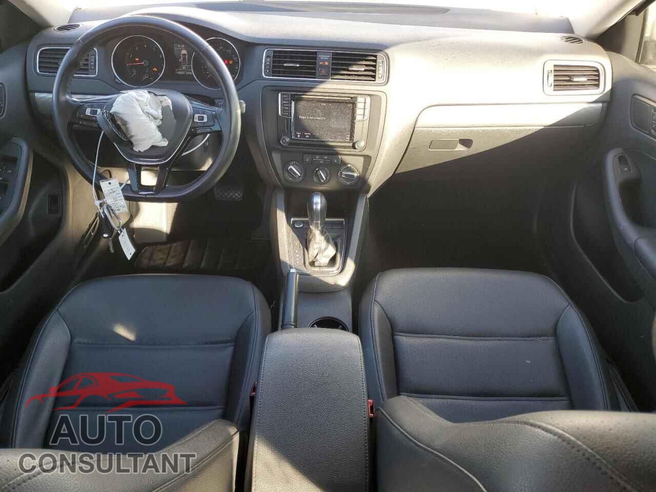 VOLKSWAGEN JETTA 2017 - 3VWDB7AJ6HM330128