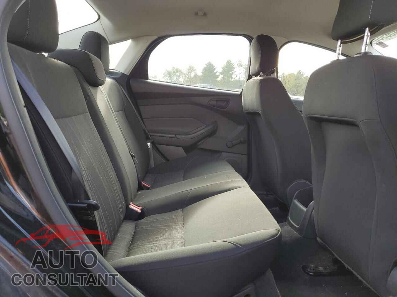 FORD FOCUS 2015 - 1FADP3E24FL228279