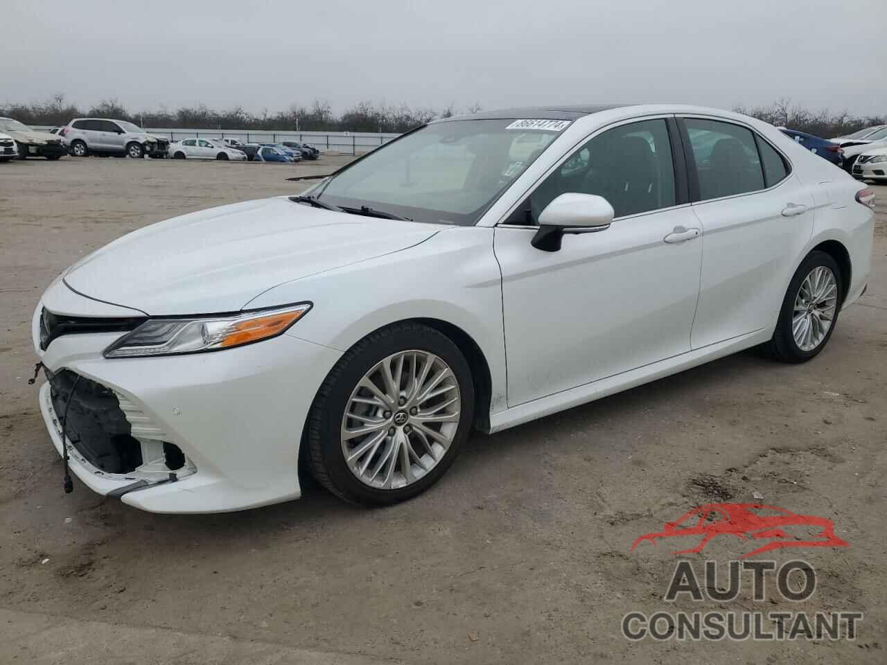 TOYOTA CAMRY 2018 - 4T1B11HK2JU033444