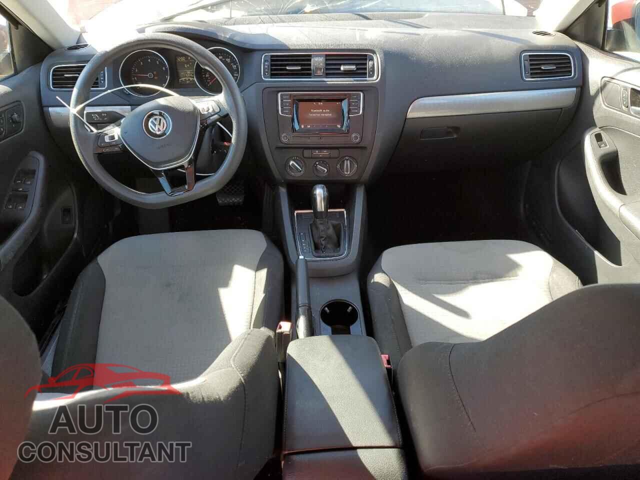 VOLKSWAGEN JETTA 2017 - 3VW2B7AJ5HM314302