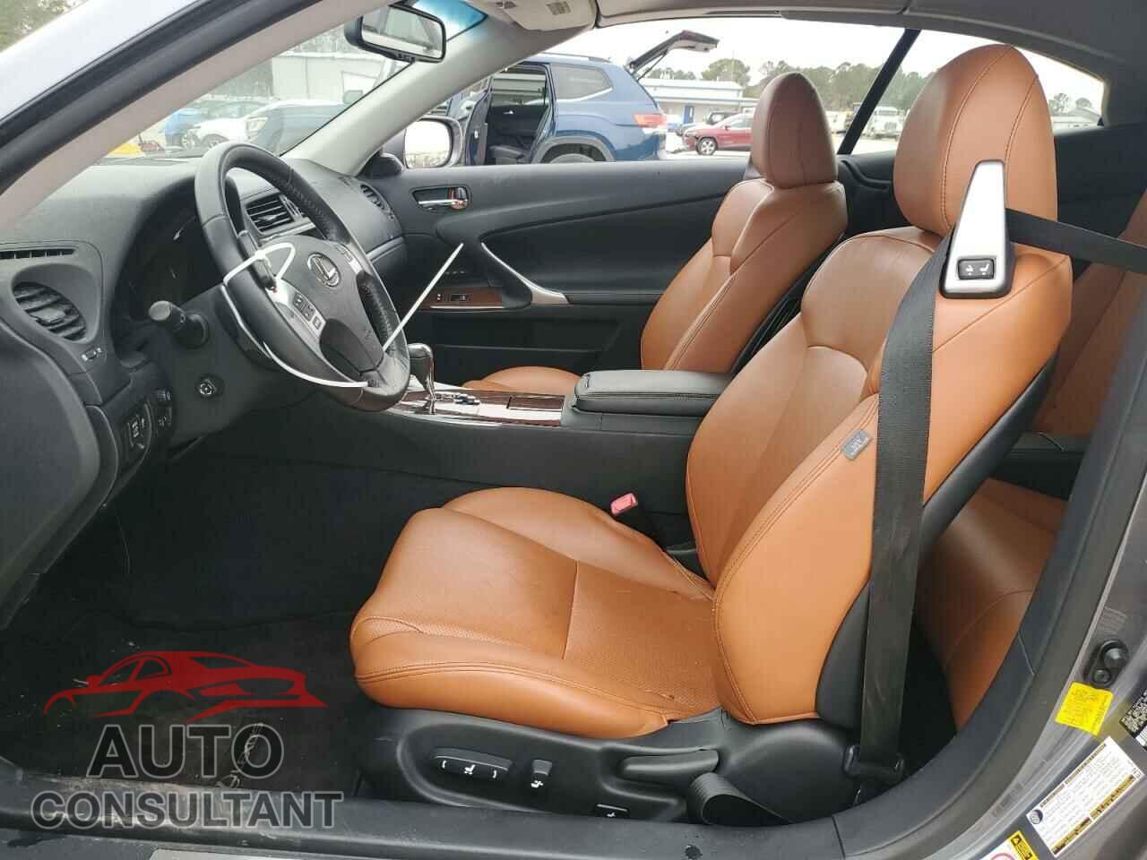 LEXUS IS 2014 - JTHFF2C21E2530893