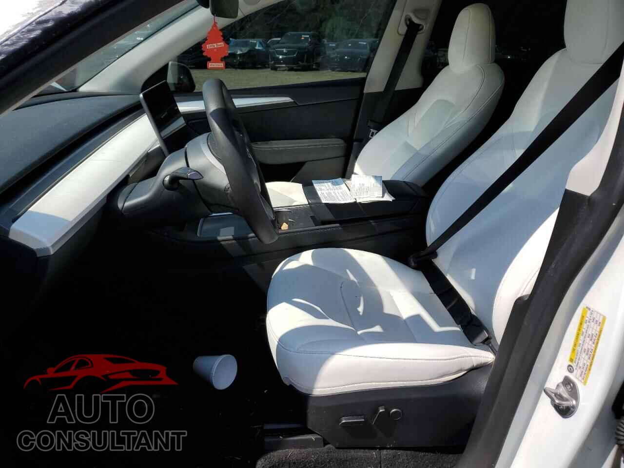 TESLA MODEL Y 2023 - 7SAYGAEEXPF895200