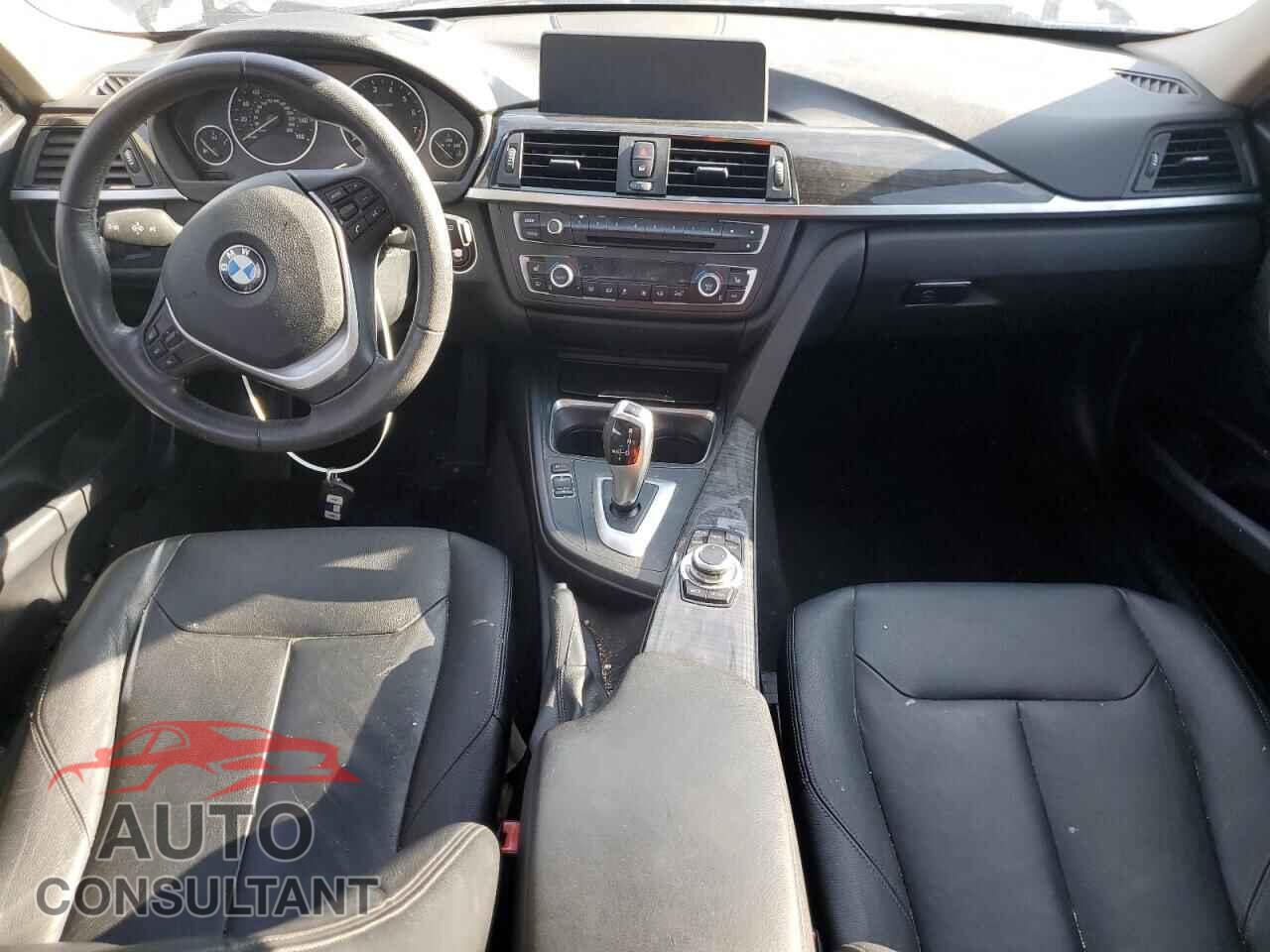 BMW 3 SERIES 2013 - WBA3C1C55DF439308