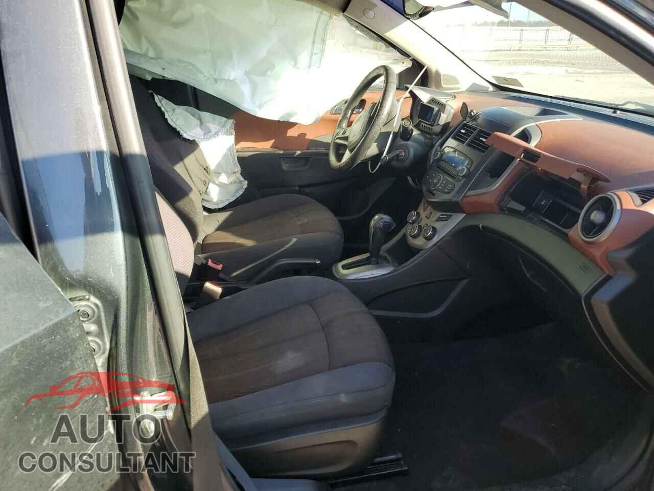 CHEVROLET SONIC 2013 - 1G1JC5SG9D4159609