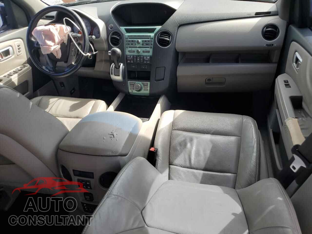 HONDA PILOT 2011 - 5FNYF4H90BB004615