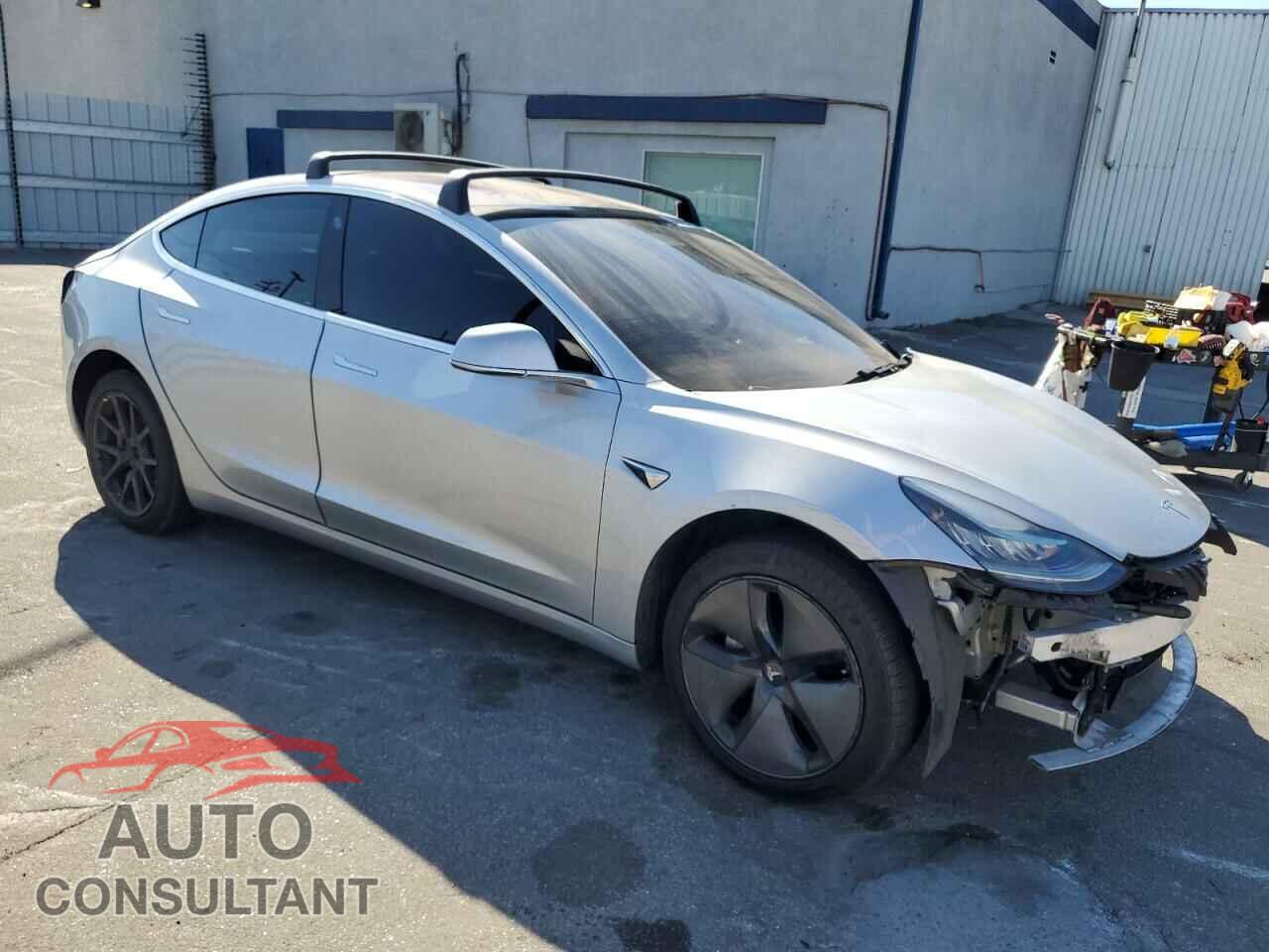 TESLA MODEL 3 2018 - 5YJ3E1EA3JF040727
