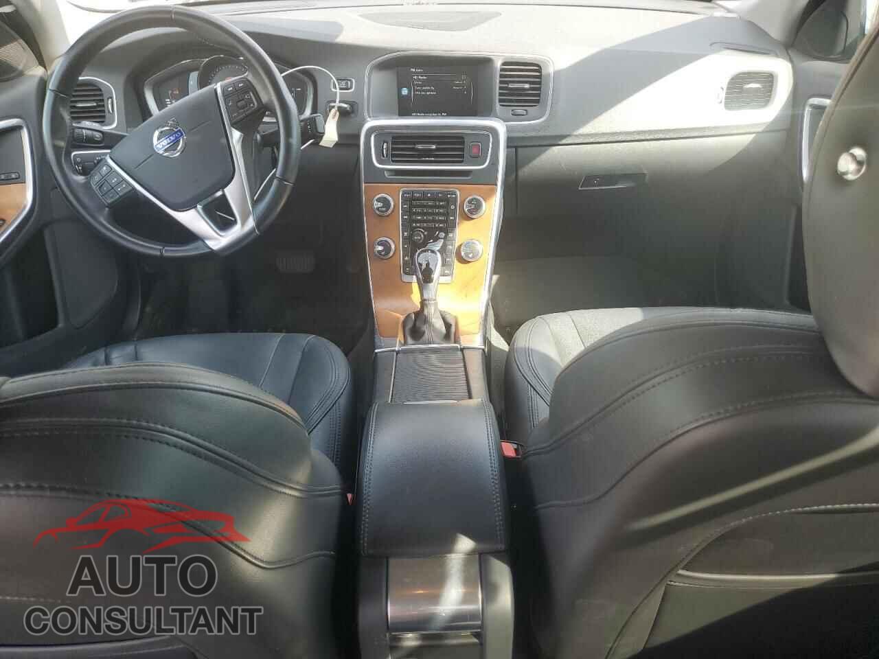 VOLVO S60 2017 - LYV402TM8HB143000