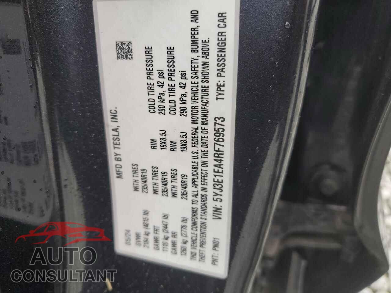 TESLA MODEL 3 2024 - 5YJ3E1EA4RF769573