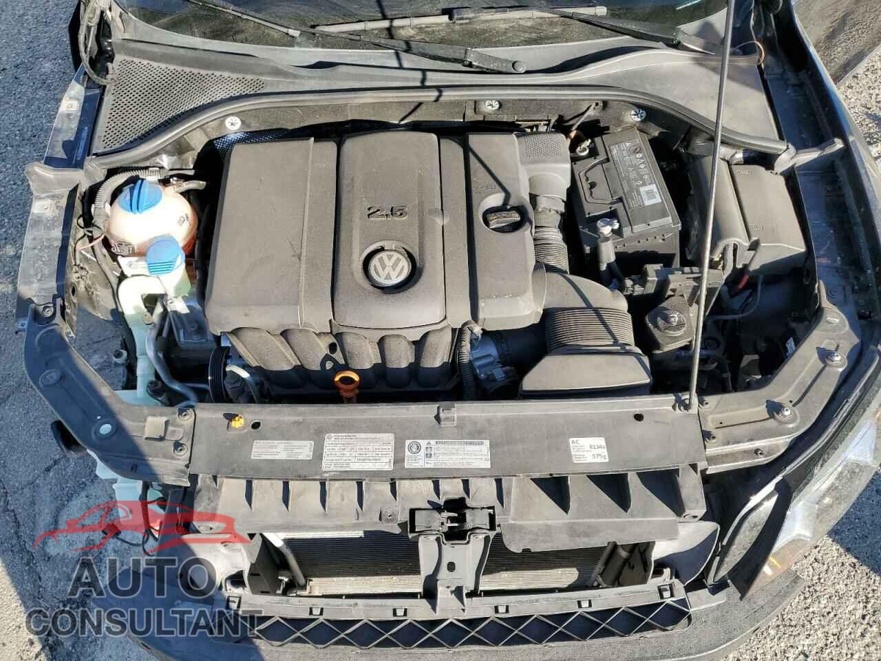 VOLKSWAGEN PASSAT 2012 - 1VWCP7A36CC095027