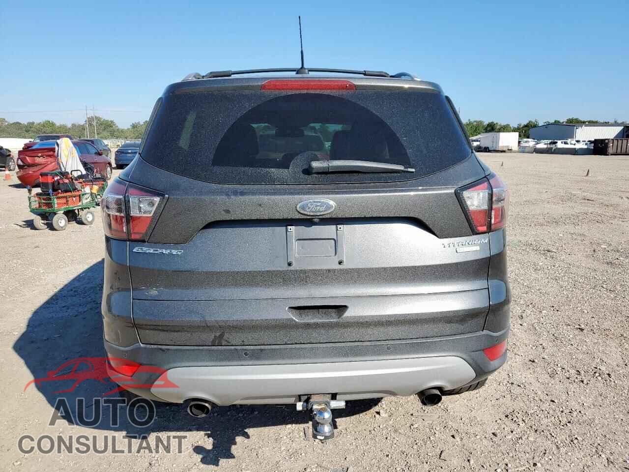 FORD ESCAPE 2017 - 1FMCU0J97HUD10581