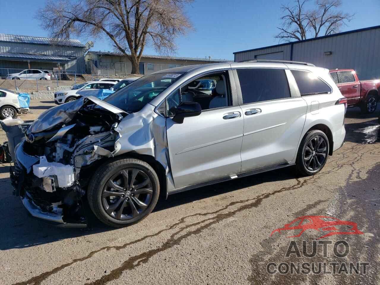 TOYOTA SIENNA 2023 - 5TDDRKEC0PS170632