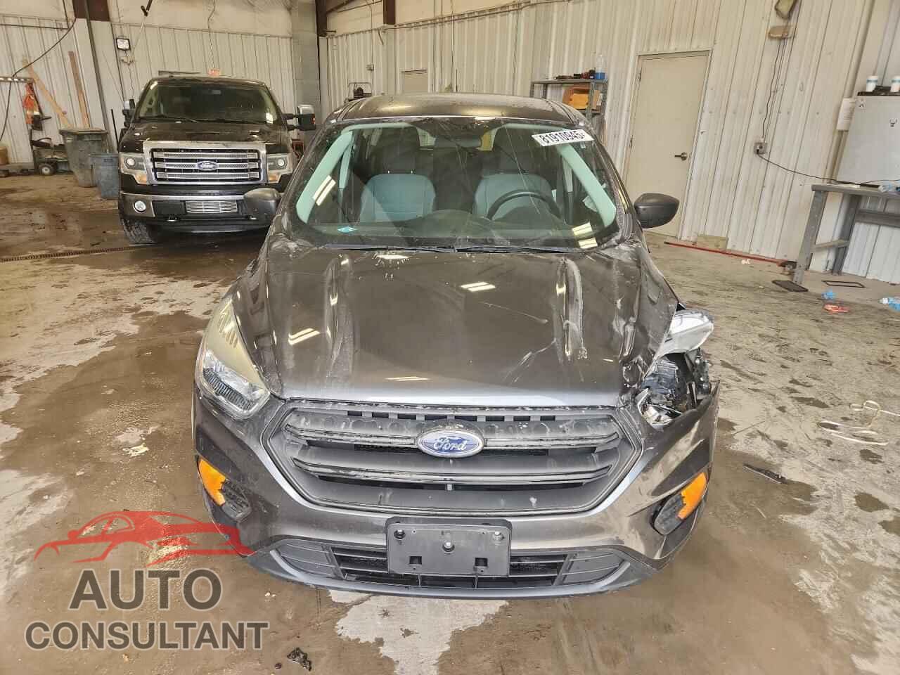 FORD ESCAPE 2017 - 1FMCU0F77HUB13207