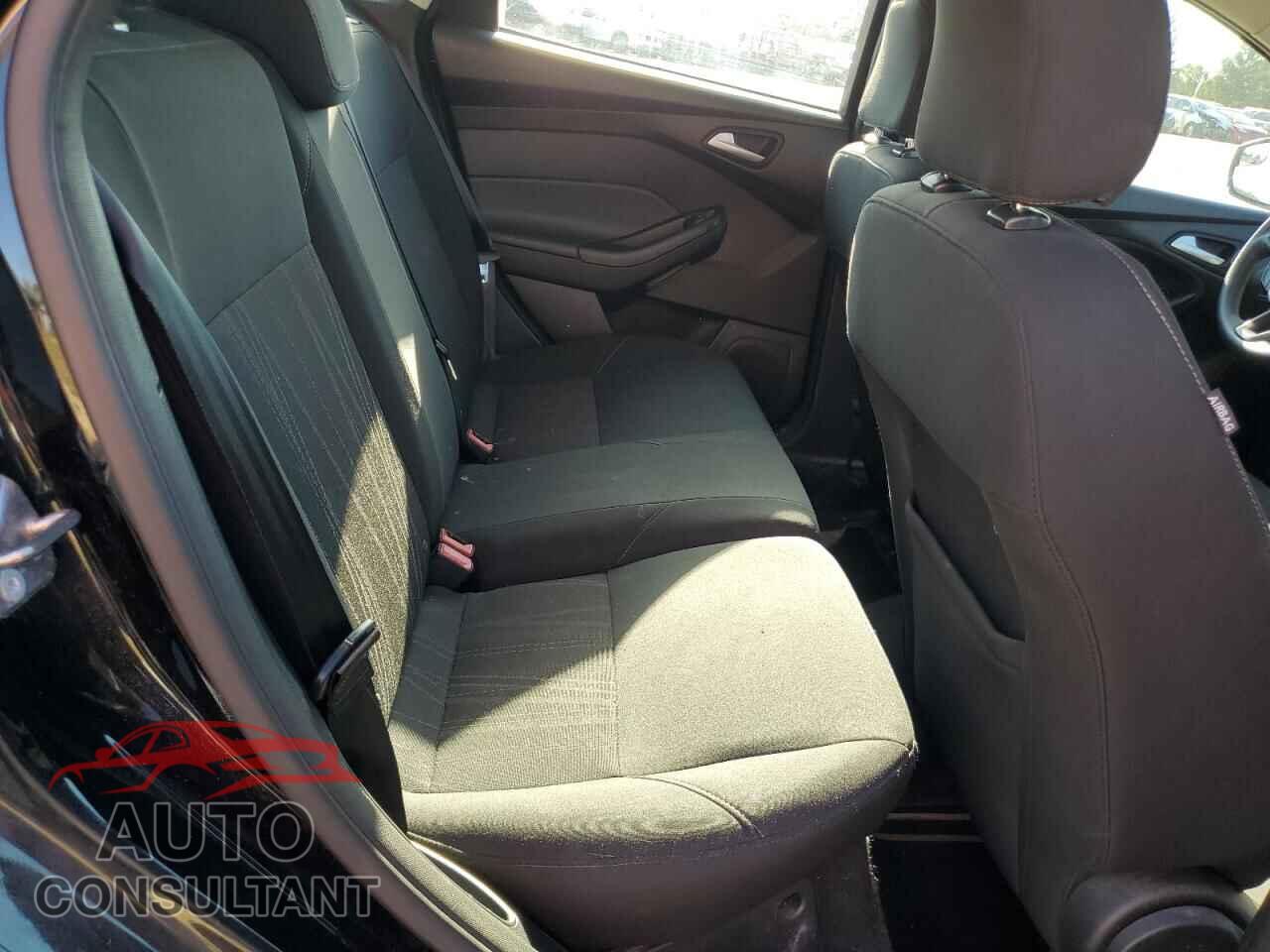 FORD FOCUS 2017 - 1FADP3K26HL247293