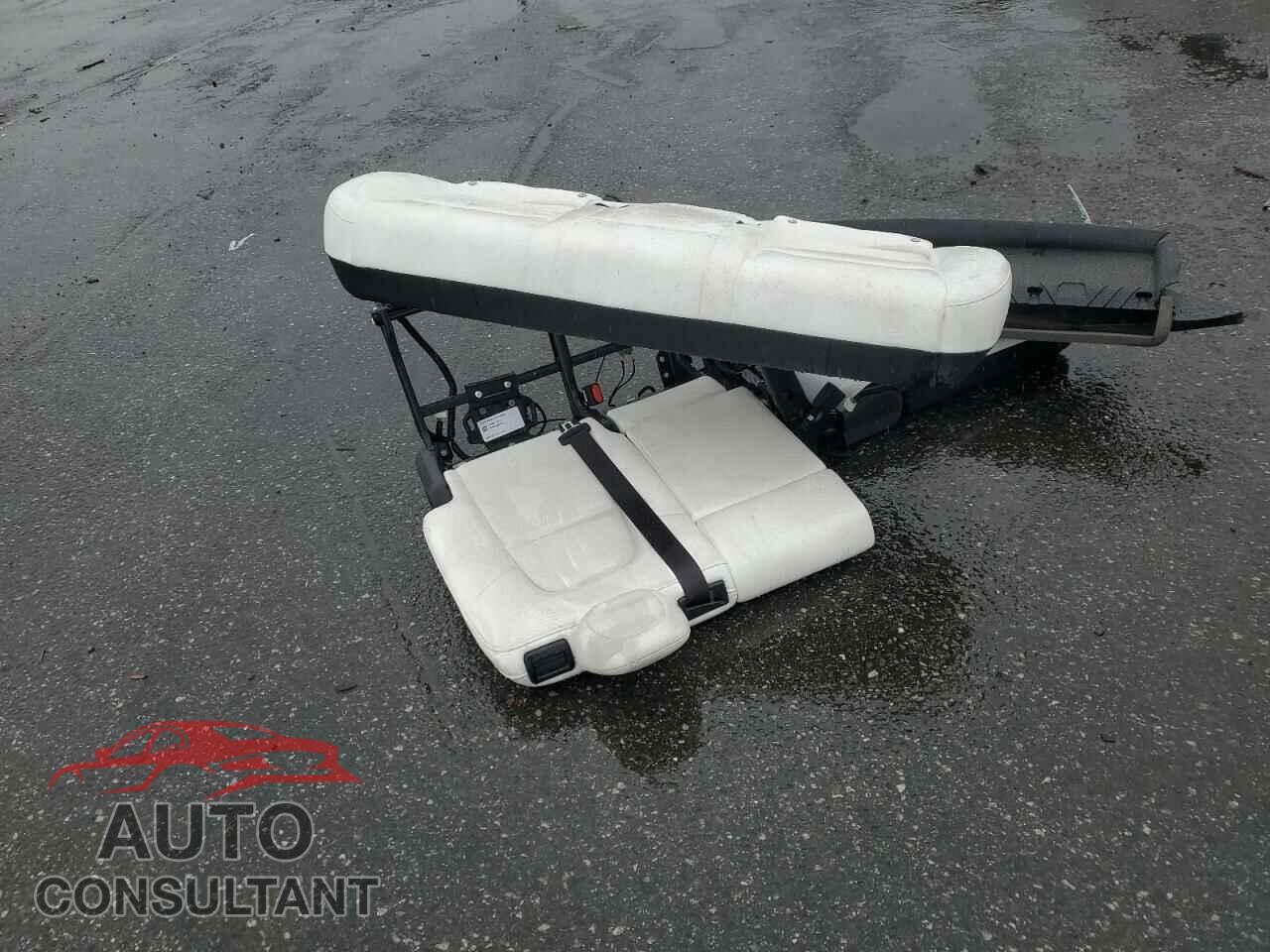 TESLA MODEL Y 2024 - 7SAYGDEF9RF094562