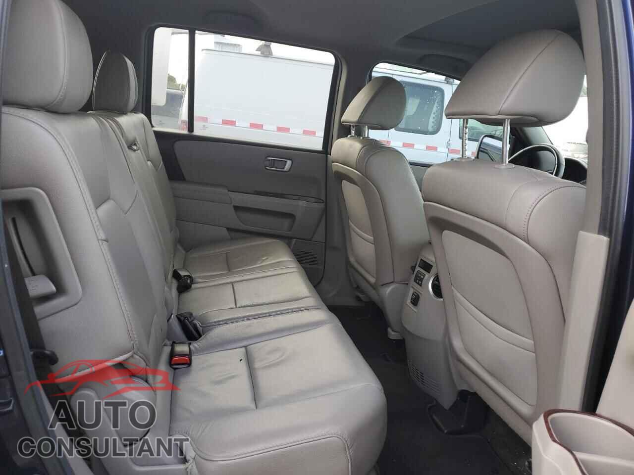 HONDA PILOT 2013 - 5FNYF4H53DB005807