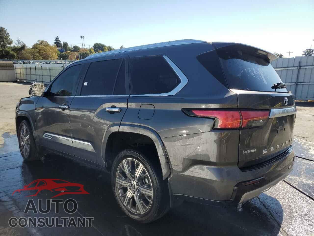 TOYOTA SEQUOIA 2023 - 7SVAAABA1PX009052