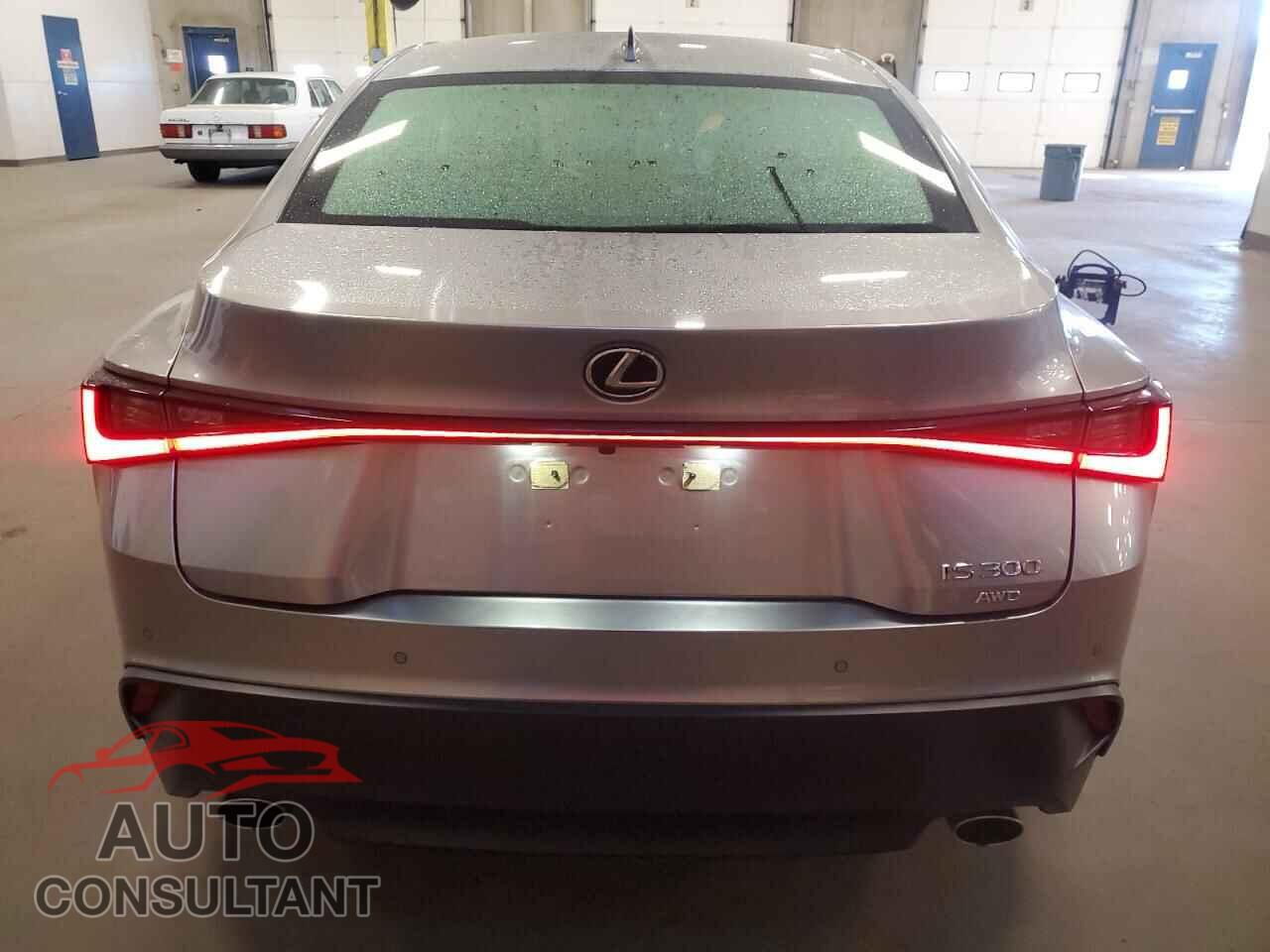 LEXUS IS 2022 - JTHC81F20N5050295