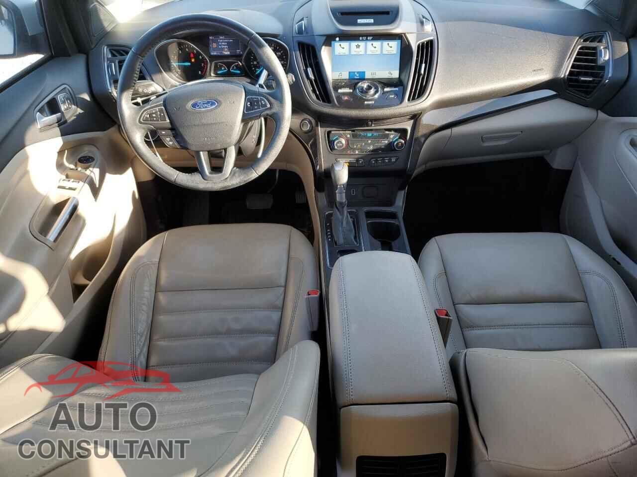 FORD ESCAPE 2017 - 1FMCU0J98HUF11129
