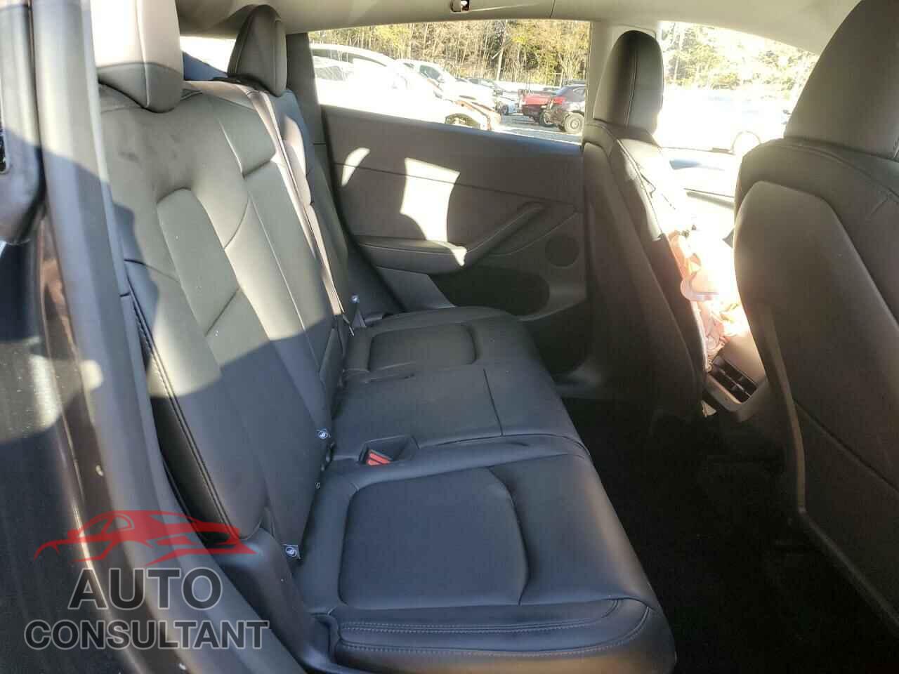 TESLA MODEL Y 2025 - 7SAYGAEE6SF214877