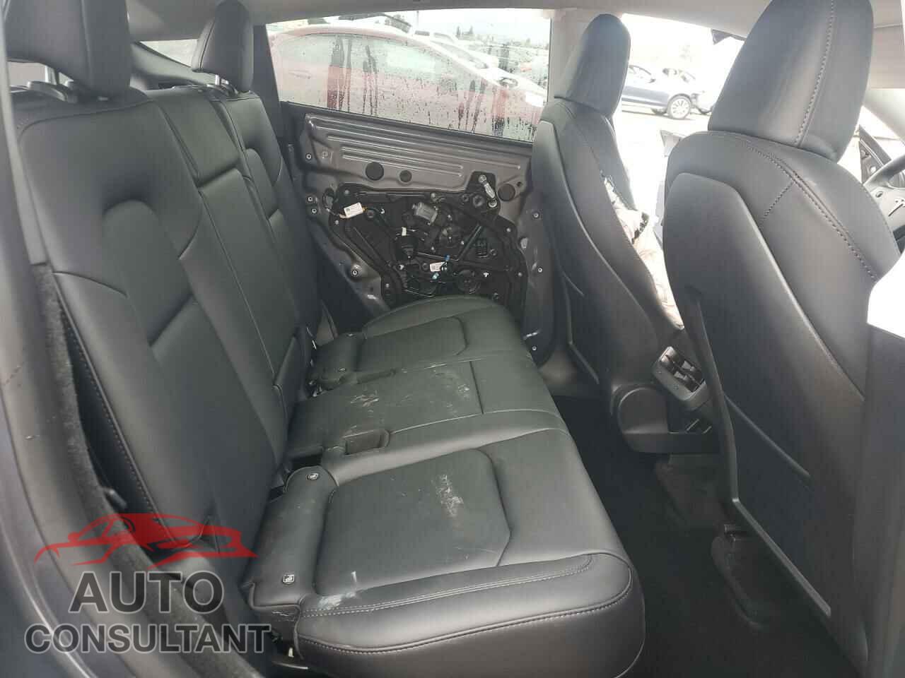 TESLA MODEL Y 2023 - 7SAYGDEE7PF747104