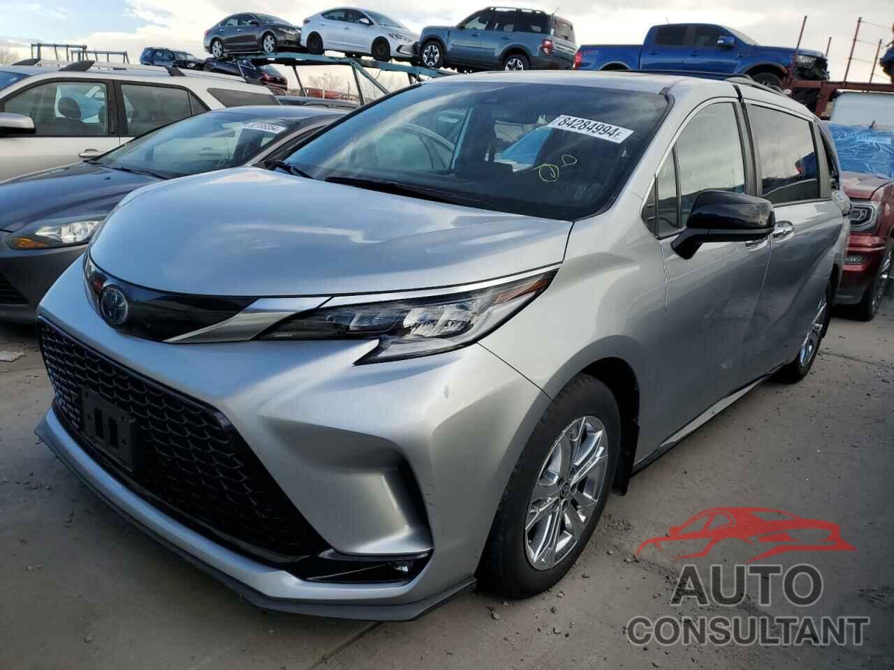 TOYOTA SIENNA 2022 - 5TDXSKFC5NS045025