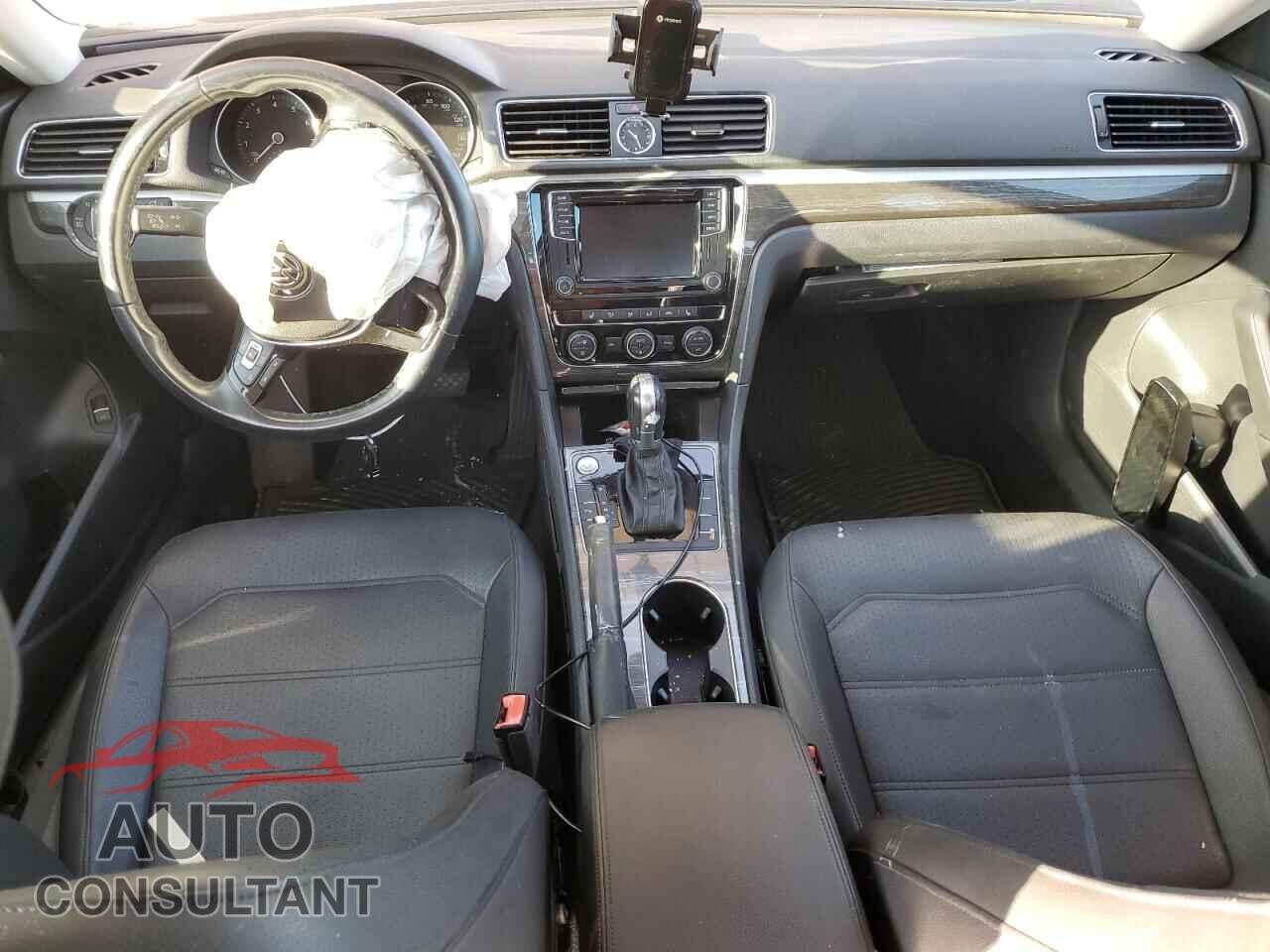 VOLKSWAGEN PASSAT 2017 - 1VWGT7A3XHC010601
