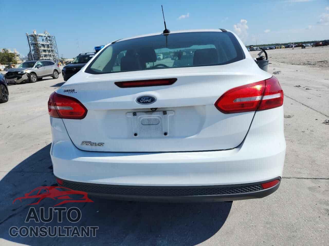 FORD FOCUS 2018 - 1FADP3E29JL299423