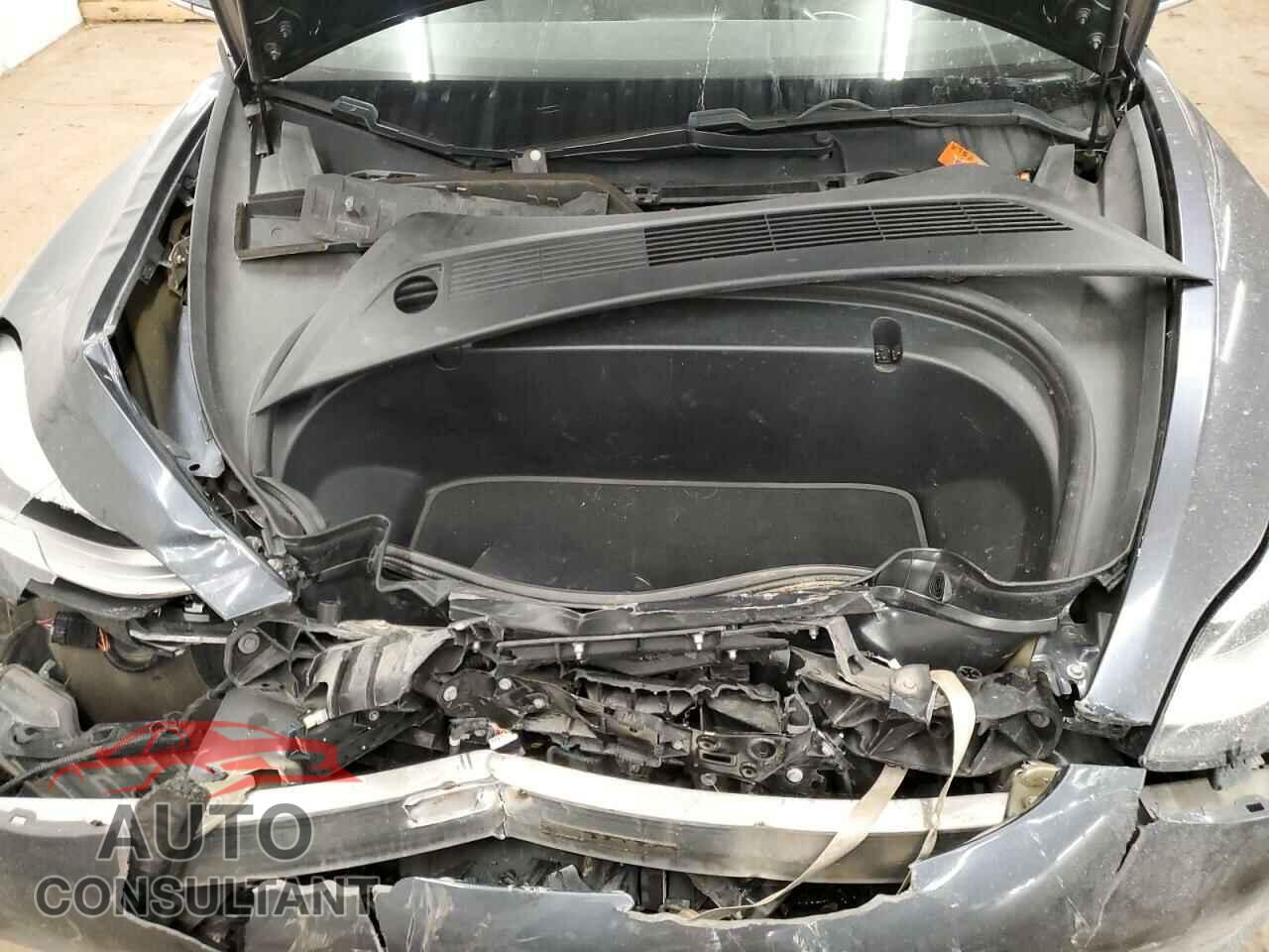 TESLA MODEL 3 2019 - 5YJ3E1EB5KF389107