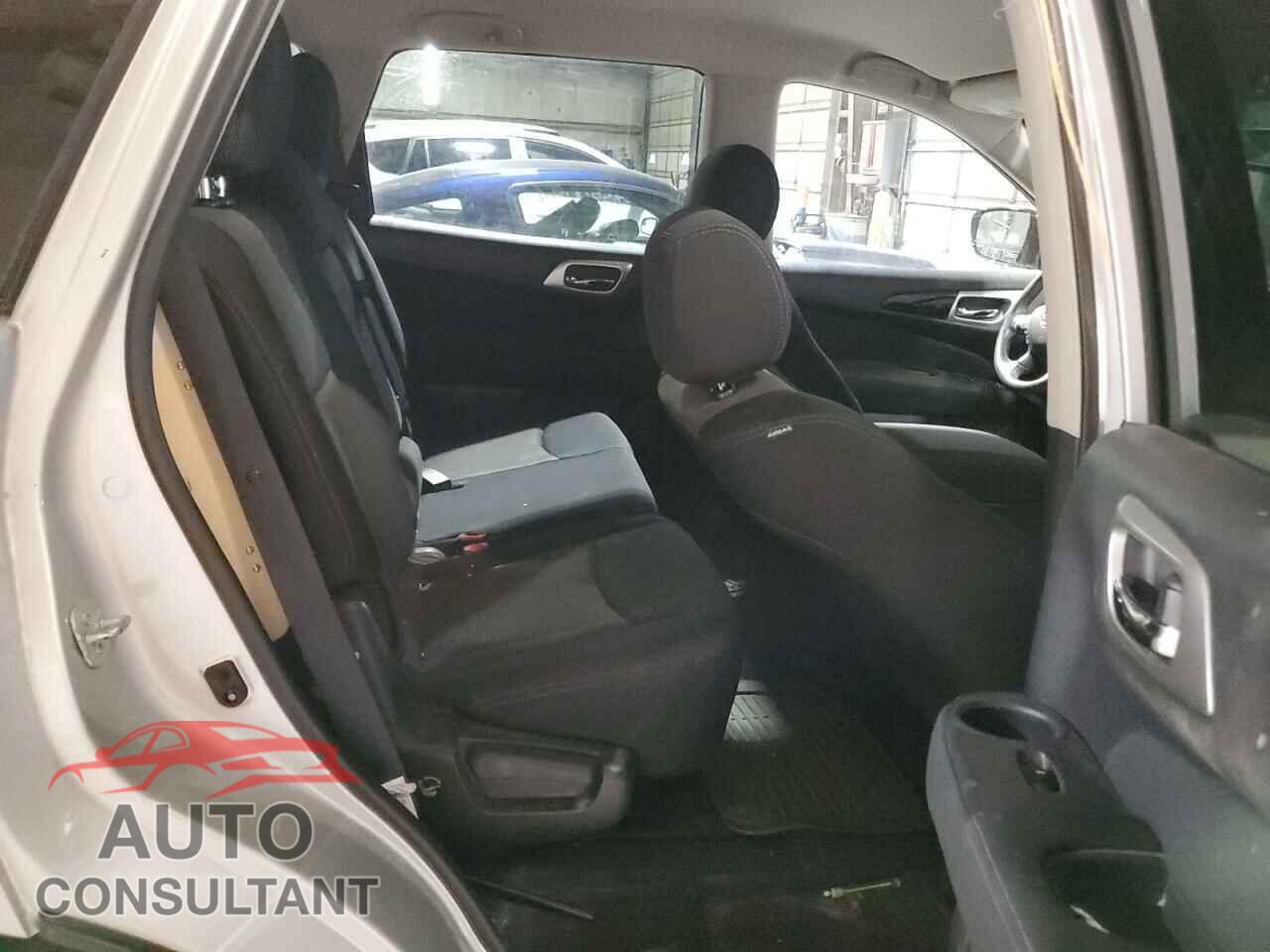 NISSAN PATHFINDER 2017 - 5N1DR2MM2HC684765