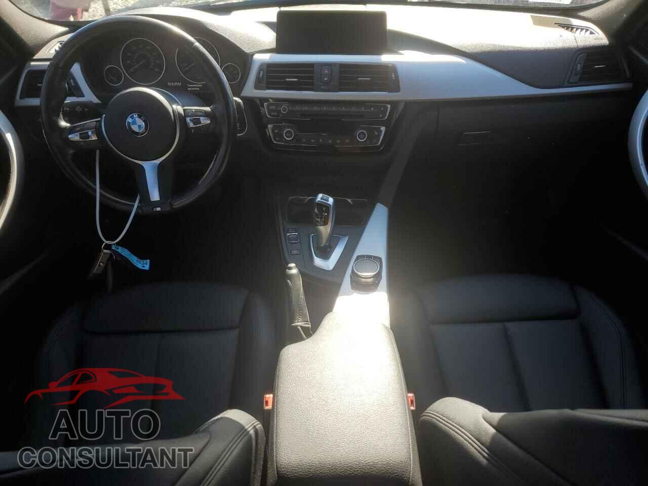 BMW 3 SERIES 2017 - WBA8A9C30HK864120