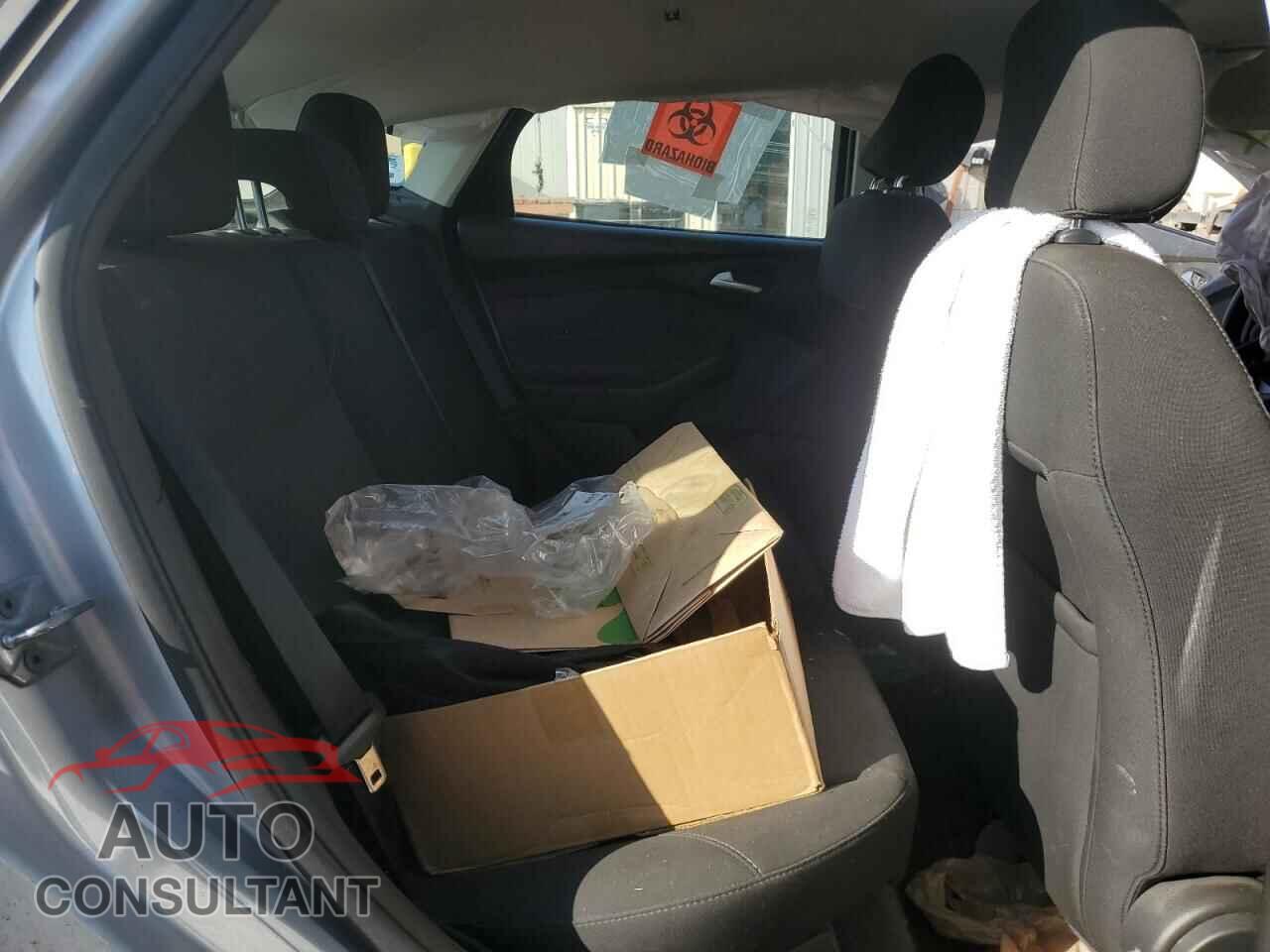 FORD FOCUS 2016 - 1FADP3K29GL268525