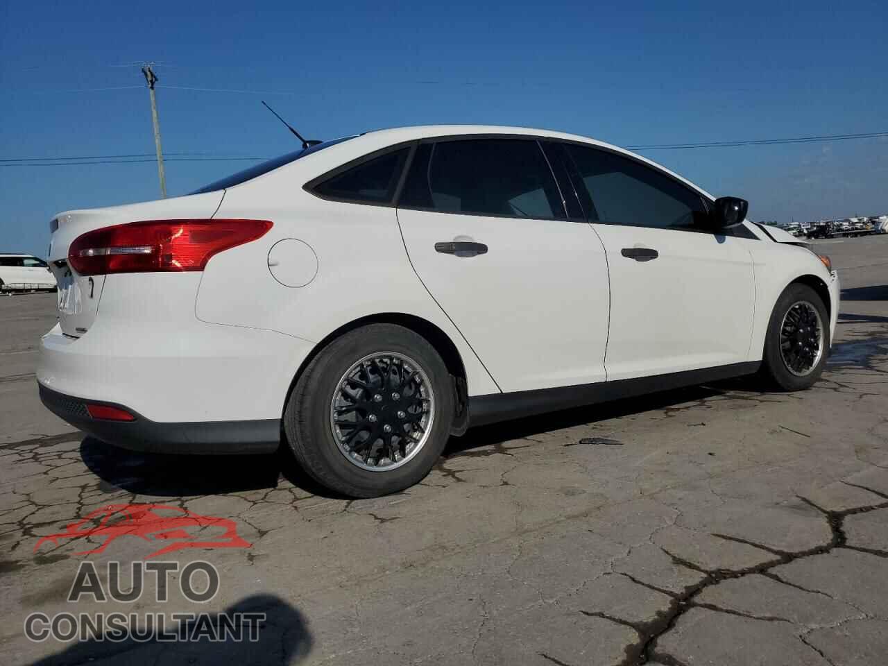 FORD FOCUS 2015 - 1FADP3E26FL355986