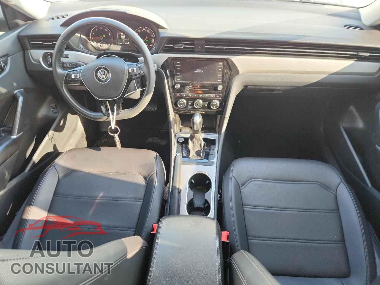 VOLKSWAGEN PASSAT 2022 - 1VWSA7A37NC006923
