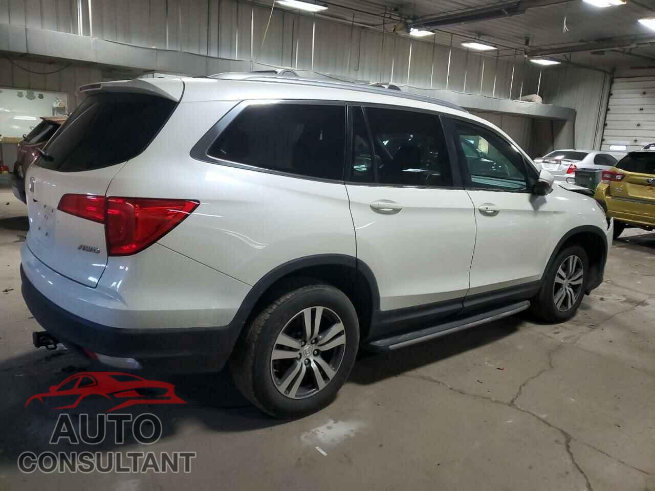 HONDA PILOT 2017 - 5FNYF6H52HB003001