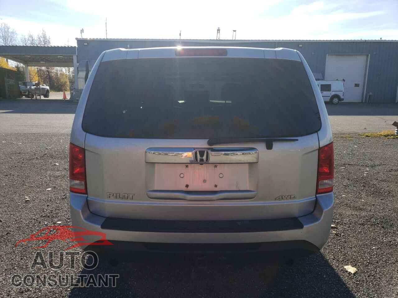 HONDA PILOT 2015 - 5FNYF4H25FB001783