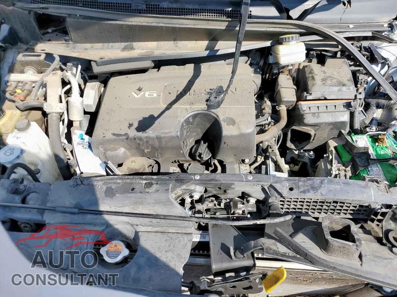 NISSAN PATHFINDER 2019 - 5N1DR2MN6KC608224