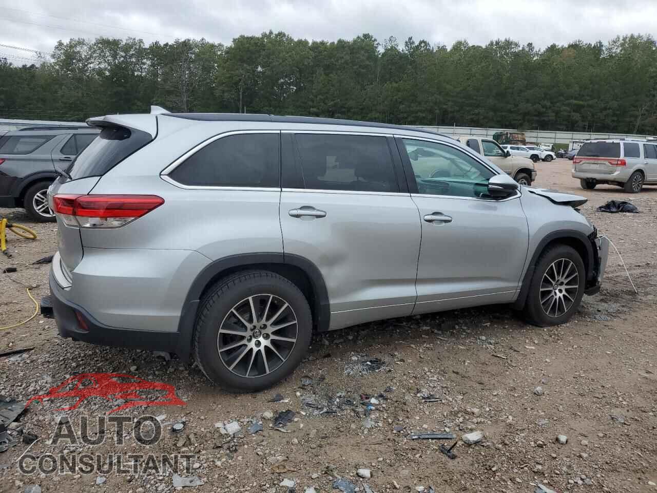 TOYOTA HIGHLANDER 2018 - 5TDJZRFH2JS817156