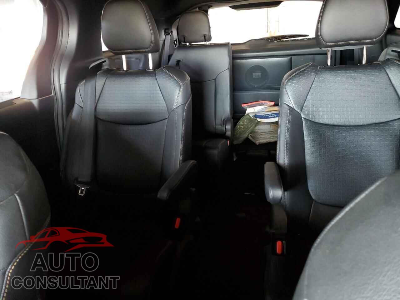 TOYOTA SIENNA 2025 - 5TDCSKFC3SS183690