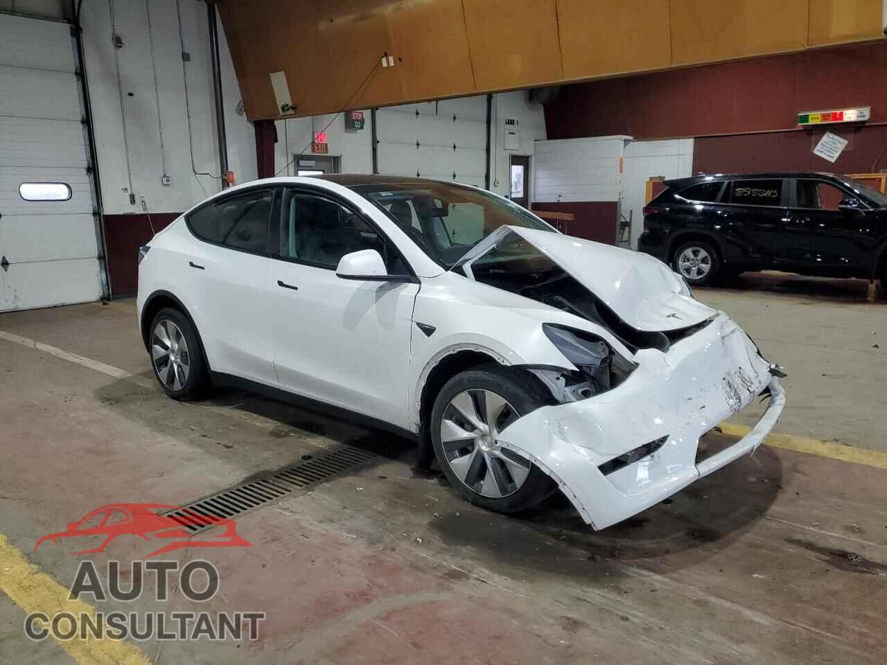 TESLA MODEL Y 2023 - 7SAYGAEEXPF690959